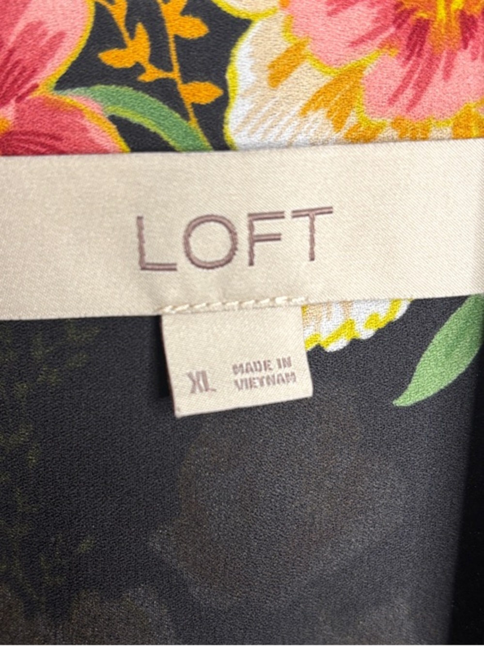 LOFT Black Floral V-Neck Cap Sleeve Blouse - Picture 2 of 6